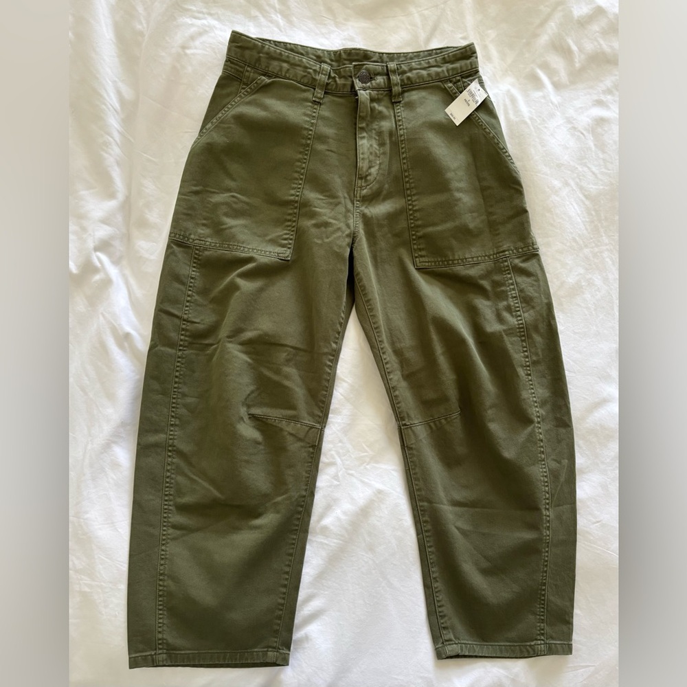 GAP Barrel Leg Jeans in Olive. NWT
